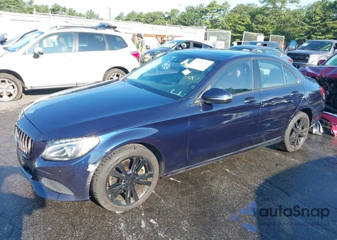 2016 Mercedes-Benz C 300 4Matic z USA, uszkodzony, nr VIN WDDWF4KB3GR144409